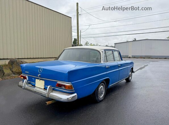 11011010270464 1966 MERCEDES-BENZ 230 Двухцветный Вид спереди