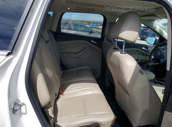 1FMCU9J97HUE04173 2017 FORD ESCAPE Белый Вид задней части салона