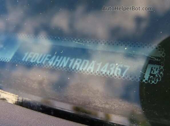 1FDUF4HN1RDA14367 2024 FORD F450 White Rear interior view