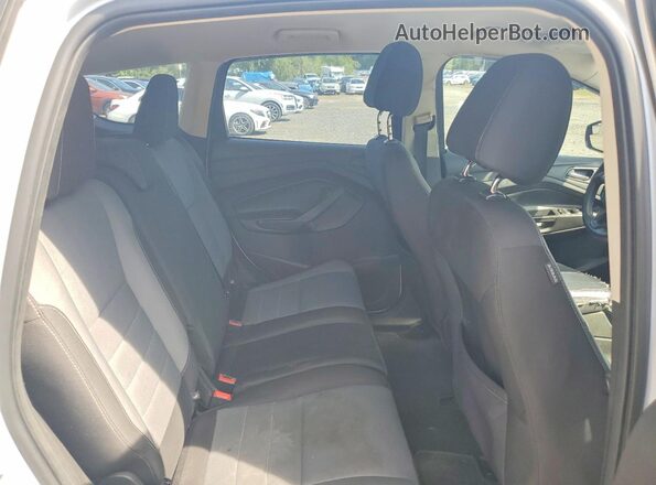 1FMCU0F78HUE27593 2017 FORD ESCAPE White Vista del compartimento del motor