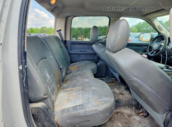 3C6UR4HL4JG104895 2018 RAM 2500 Белый Вид задней части салона