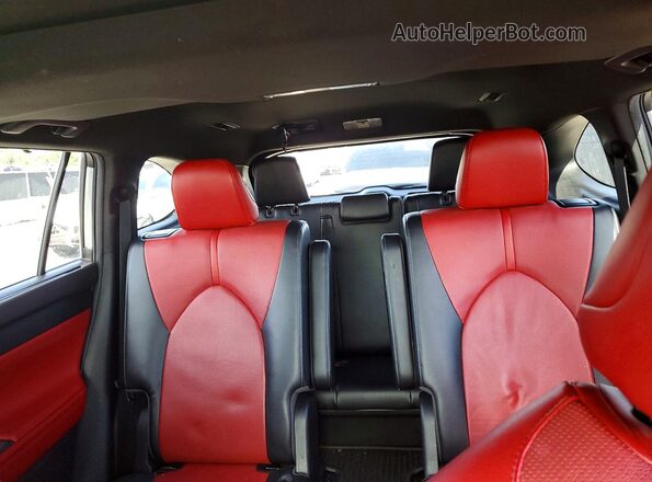 5TDJZRBHXNS170047 2022 TOYOTA HIGHLANDER Silver Widok wnętrza z tyłu
