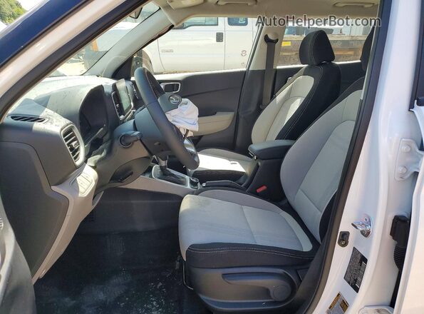 KMHRC8A33TU436016 2026 HYUNDAI VENUE White წინა პანელის ხედი