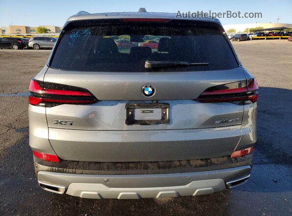 5UX13EU05T9065654 2026 BMW X5 Silver წინა სალონის ხედი