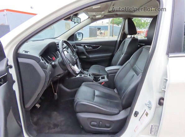 JN1BJ1CR2HW100263 2017 NISSAN ROGUE White Vista de los asientos traseros