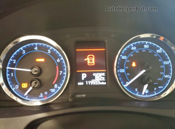 5YFBURHE4HP653806 2017 TOYOTA COROLLA Silver 