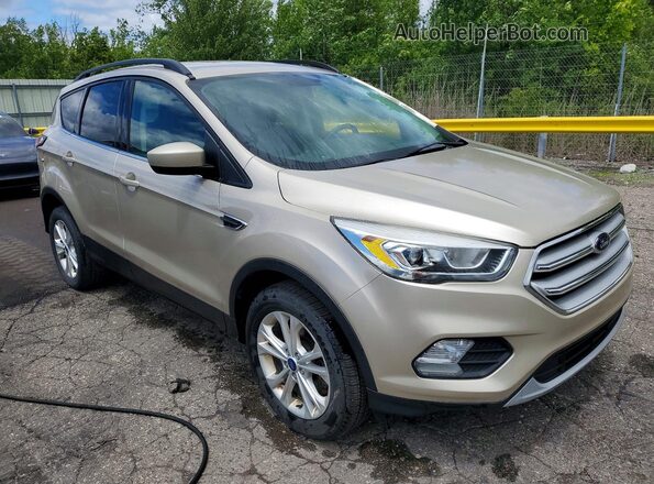 1FMCU9HD3JUA40947 2018 FORD ESCAPE Gold Widok z przodu