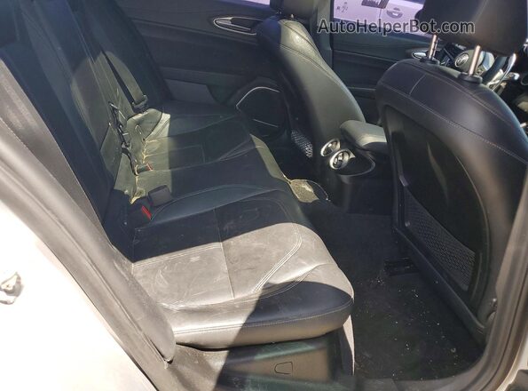 ZARFAEEN4H7554496 2017 ALFA ROMEO GIULIA Silver Rear interior view