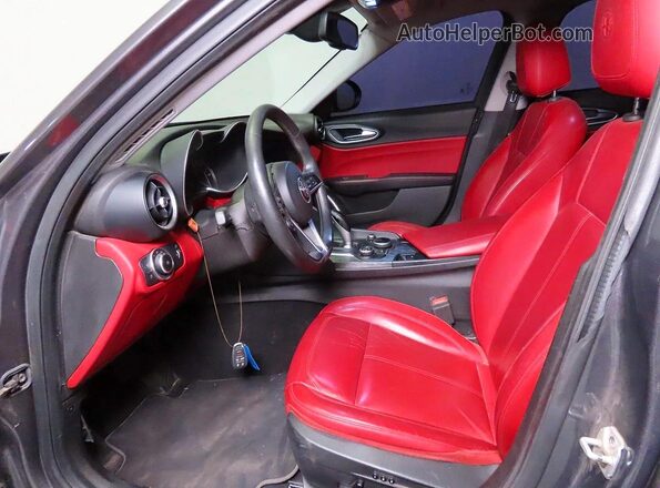 ZARFAEBNXJ7592504 2018 ALFA ROMEO GIULIA Gray Vista de los asientos traseros