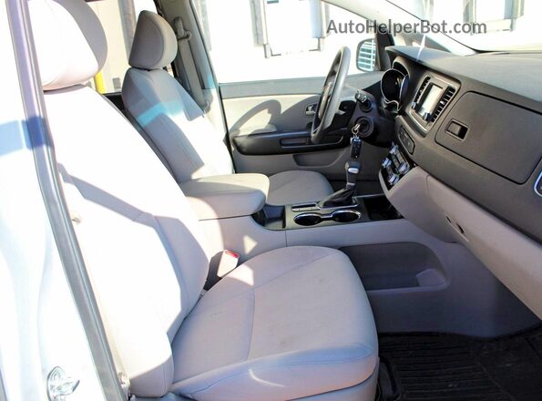 KNDMB5C15L6624195 2020 KIA SEDONA Silver Rear view