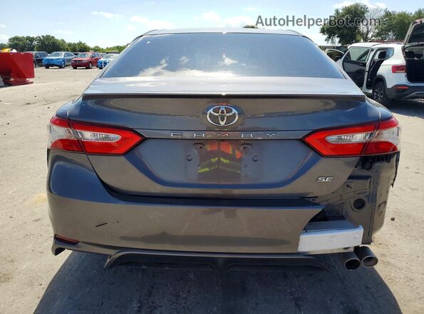 4T1B11HK4JU043232 2018 TOYOTA CAMRY Gray Widok wnętrza z przodu