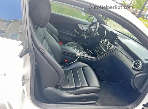 WDDWJ4KB7HF538870 2017 MERCEDES-BENZ C Белый Вид салона спереди