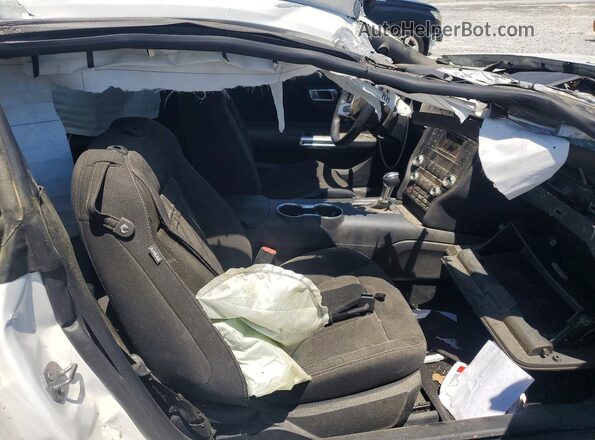 1FA6P8TH1K5187301 2019 FORD MUSTANG White Widok wnętrza z tyłu