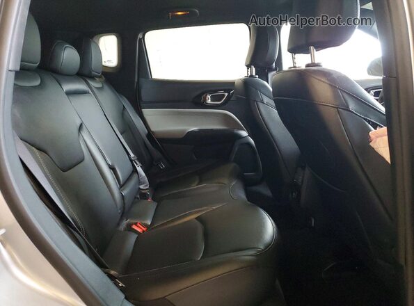 3C4NJDCN7TT186824 2026 JEEP COMPASS Gray Rear interior view