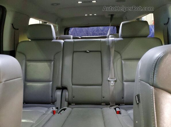 1GNSKHKC7GR262555 2016 CHEVROLET SUBURBAN Серебряный Вид задней части салона
