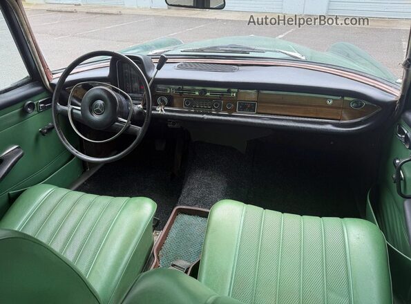 11101012108481 1968 MERCEDES-BENZ 230S Зеленый 