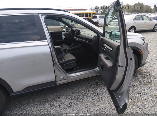 7FARS6H96PE018946 2023 HONDA CR-V Silver Front interior view