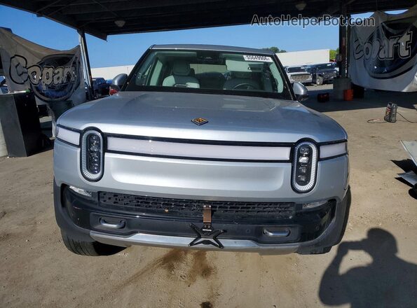 7FCTGAAA8PN025371 2023 RIVIAN R1T Silver Front view