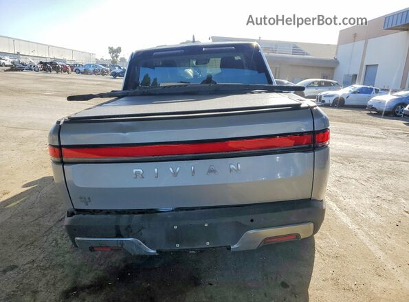 7FCTGAAA8PN025371 2023 RIVIAN R1T Silver Rear view