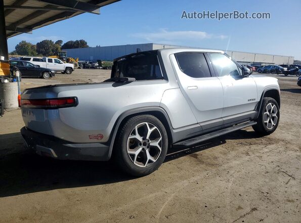 7FCTGAAA8PN025371 2023 RIVIAN R1T Silver Rear right
