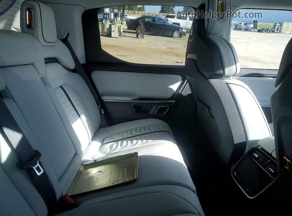 7FCTGAAA8PN025371 2023 RIVIAN R1T Silver Rear seats view