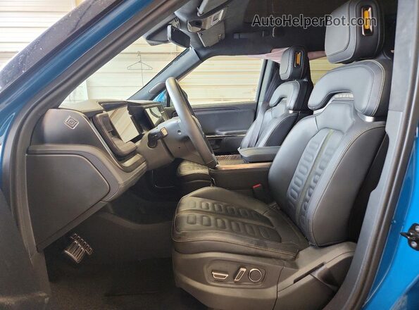 7FCTGAAAXPN026117 2023 RIVIAN R1T Blue Widok wnętrza z przodu