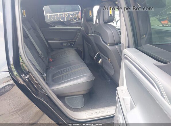 7FCTGAAL8NN004602 2022 RIVIAN R1T Black Vista de la etiqueta del VIN