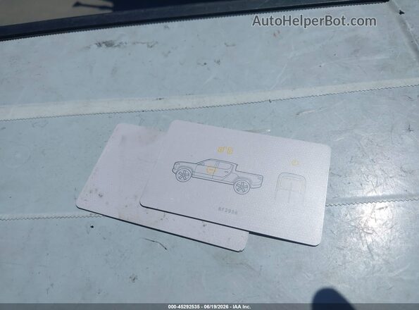 7FCTGBAA0SN042275 2025 RIVIAN R1T Синий Вид панели приборов