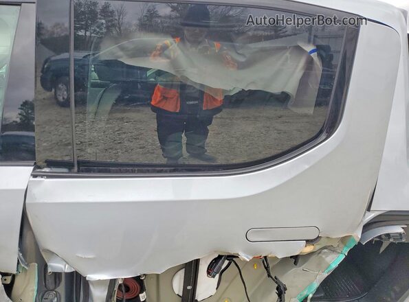 7FCTGBAA7SN036117 2025 RIVIAN R1T Silver Widok tylnych siedzeń