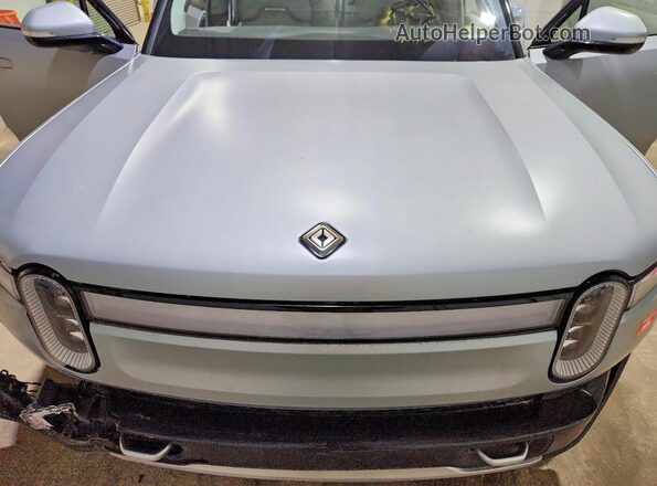 7FCTGCAA1RN030863 2024 RIVIAN R1T Silver Vista del compartimento del motor