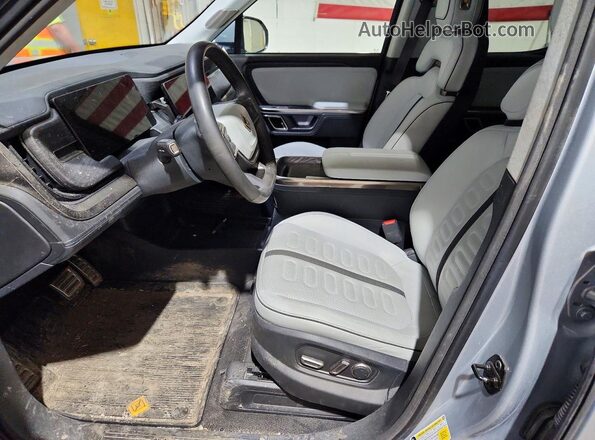7FCTGCAA1RN030863 2024 RIVIAN R1T Silver Vista interior delantera