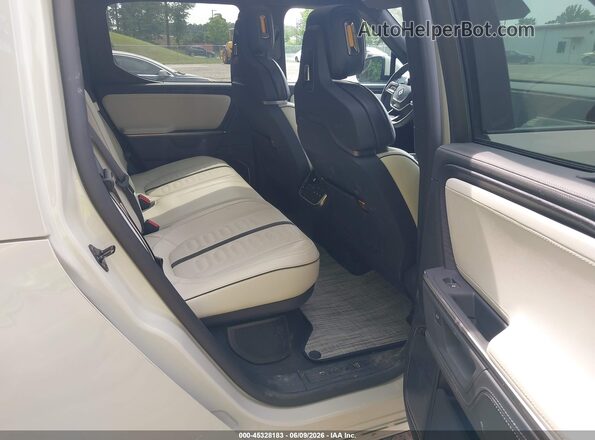 7FCTGCAA3SN040932 2025 RIVIAN R1T Cream Vista de la etiqueta del VIN