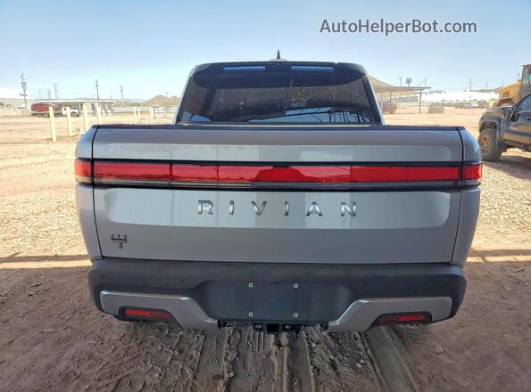 7FCTGCAA9RN030366 2024 RIVIAN R1T Silver Rear view