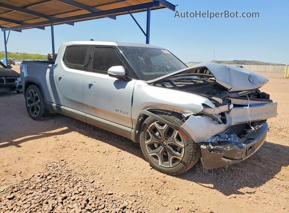 7FCTGCAA9RN030366 2024 RIVIAN R1T Silver Front right