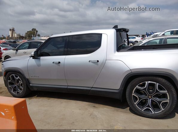 7FCTGCAA9RN030366 2024 RIVIAN R1T Серебряный Вид задней части салона