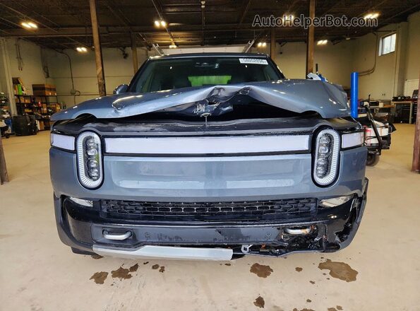 7FCTGCAAXRN032420 2024 RIVIAN R1T Gray Front view