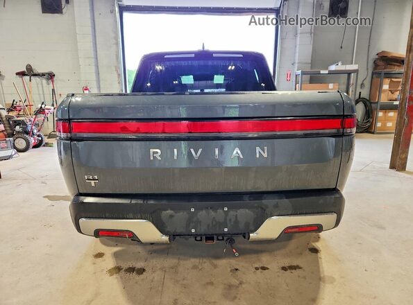 7FCTGCAAXRN032420 2024 RIVIAN R1T Gray Rear view