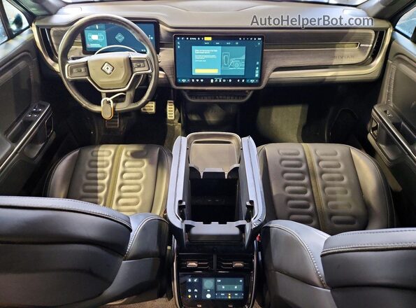 7FCTGCAAXRN032420 2024 RIVIAN R1T Gray Dashboard view