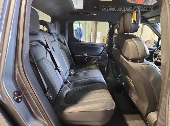 7FCTGCAAXRN032420 2024 RIVIAN R1T Gray Rear seats view