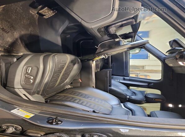 7FCTGCAAXRN032420 2024 RIVIAN R1T Gray Front interior view