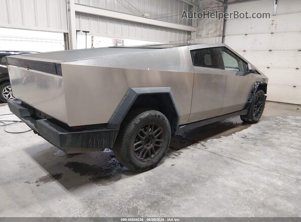 7G2CEHED0RA047921 2024 TESLA CYBERTRUCK Серебряный Задняя правая четверть