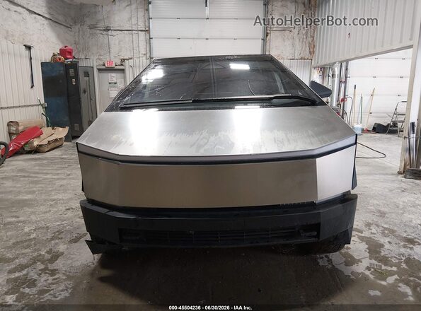 7G2CEHED0RA047921 2024 TESLA CYBERTRUCK Серебряный Вид щитка приборов