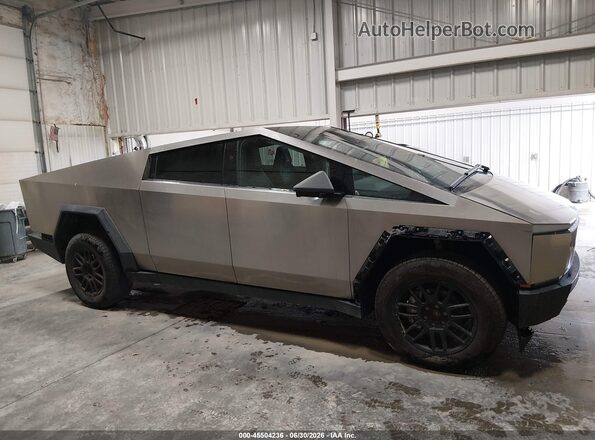 7G2CEHED0RA047921 2024 TESLA CYBERTRUCK Серебряный Вид задней части салона