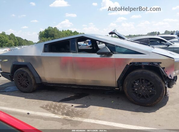 7G2CEHED0SA071982 2025 TESLA CYBERTRUCK Серебряный Вид задней части салона