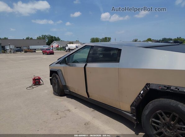 7G2CEHED0SA080939 2025 TESLA CYBERTRUCK Серый Панорамный вид салона 360°
