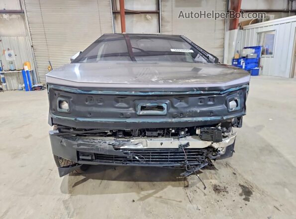 7G2CEHED0TA090176 2026 TESLA CYBERTRUCK Silver Widok z przodu