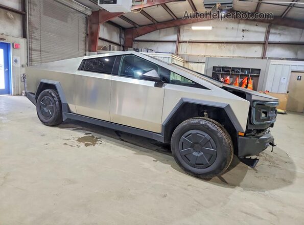 7G2CEHED0TA090176 2026 TESLA CYBERTRUCK Silver Przód prawy
