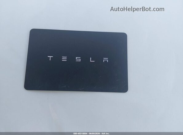 7G2CEHED1RA041609 2024 TESLA CYBERTRUCK Красный Вид панели приборов