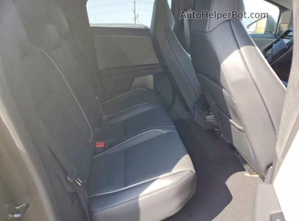 7G2CEHED1TA091028 2026 TESLA CYBERTRUCK Silver Widok wnętrza z tyłu