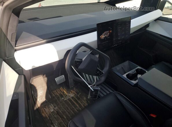 7G2CEHED3RA010782 2024 TESLA CYBERTRUCK Gray Widok deski rozdzielczej